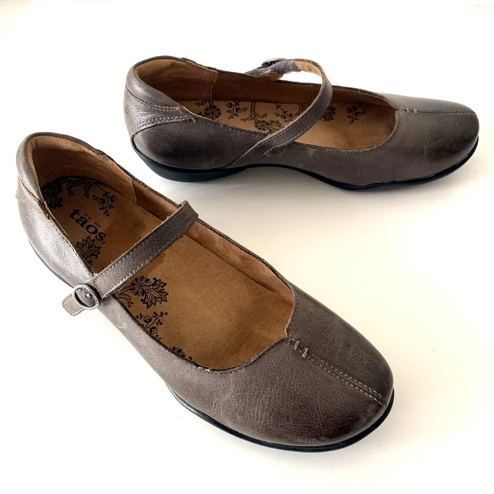 Taos Ta Dah Mary Jane Wedge Flat Taupe Leather Round Toe Brown 8.5 US 39 EU